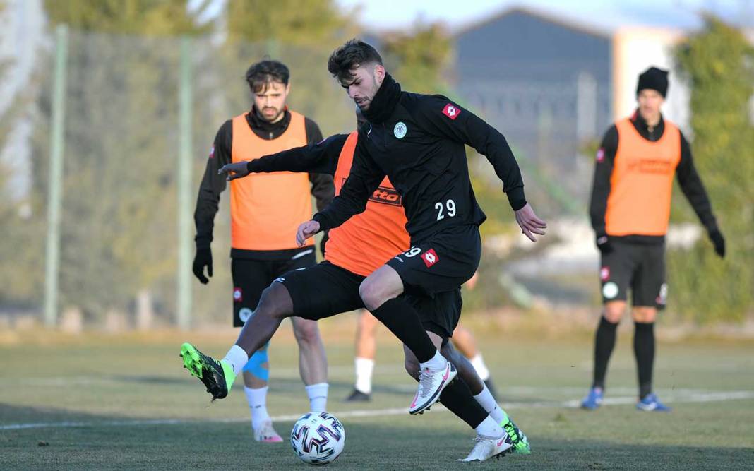 Konyaspor antrenmanında dikkat çeken detaylar 9