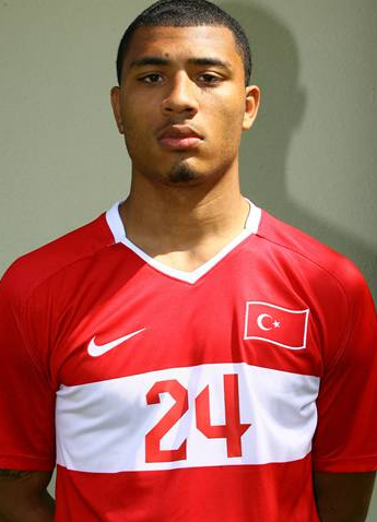 İşte ünlü futbolcuların eğitim karnesi 26