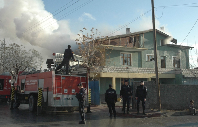 Cinayet sonrası mahalleyi ateşe verdi 12