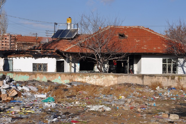 Cinayet sonrası mahalleyi ateşe verdi 2