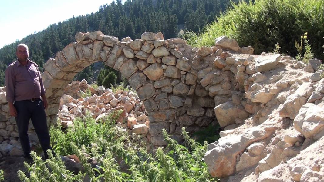 Konya ve Antalya arasında uğrak noktasıydı! Defineciler tarihi Nodar Han'ı talan etti 6