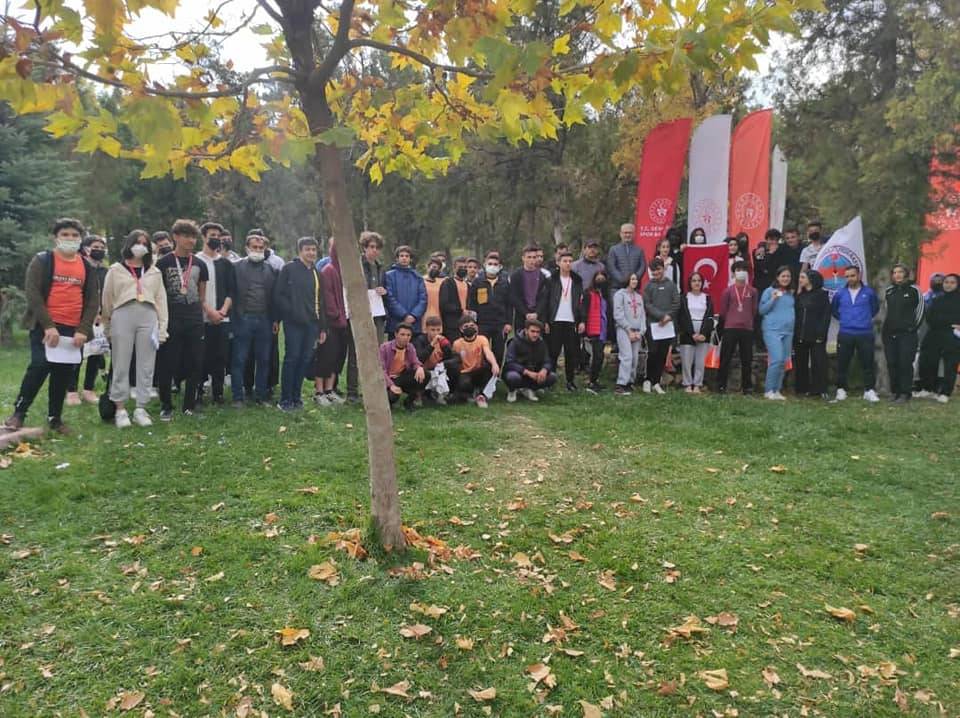 Konya'da düzenlenen sportif etkinliğe kundaktaki bebeğiyle geldi 1