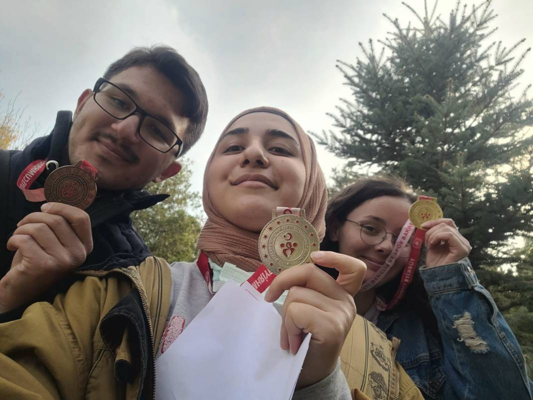 Konya'da düzenlenen sportif etkinliğe kundaktaki bebeğiyle geldi 4