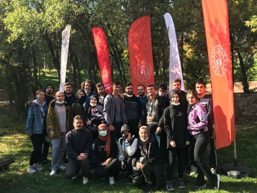Konya'da düzenlenen sportif etkinliğe kundaktaki bebeğiyle geldi 6