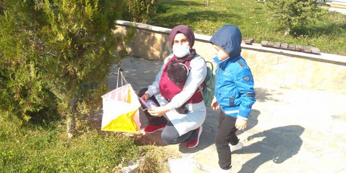 Konya'da düzenlenen sportif etkinliğe kundaktaki bebeğiyle geldi