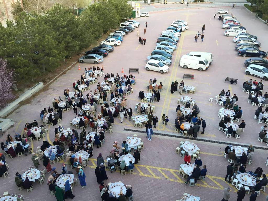 Konya Selçuk Üniversitesi İslami İlimler Fakültesi iftarda buluşturdu 14