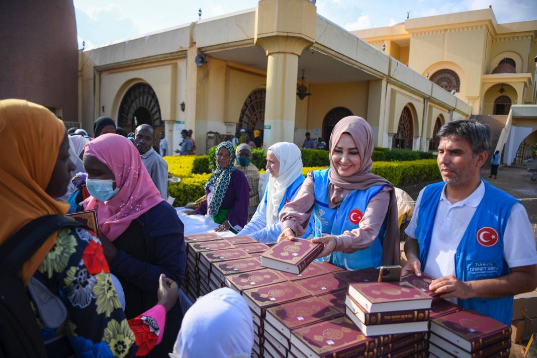 Türkiye Diyanet Vakfı 85 ülkede 1,5 milyon Kur’an-ı Kerim hediye etti! Kur'an bağışı nasıl yapılır? 11
