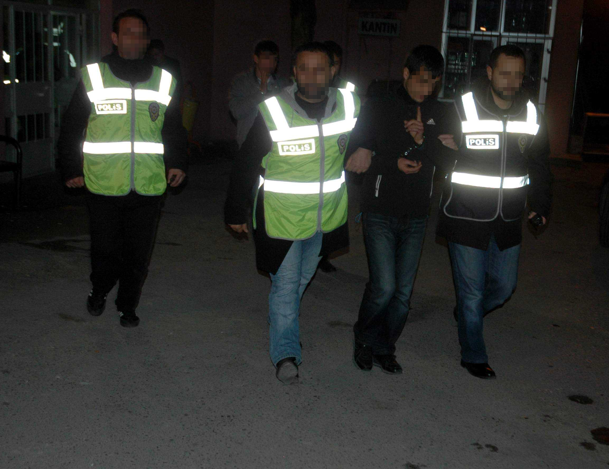 Kadınlar pazara gitti, hırsızlar eve girdi 1