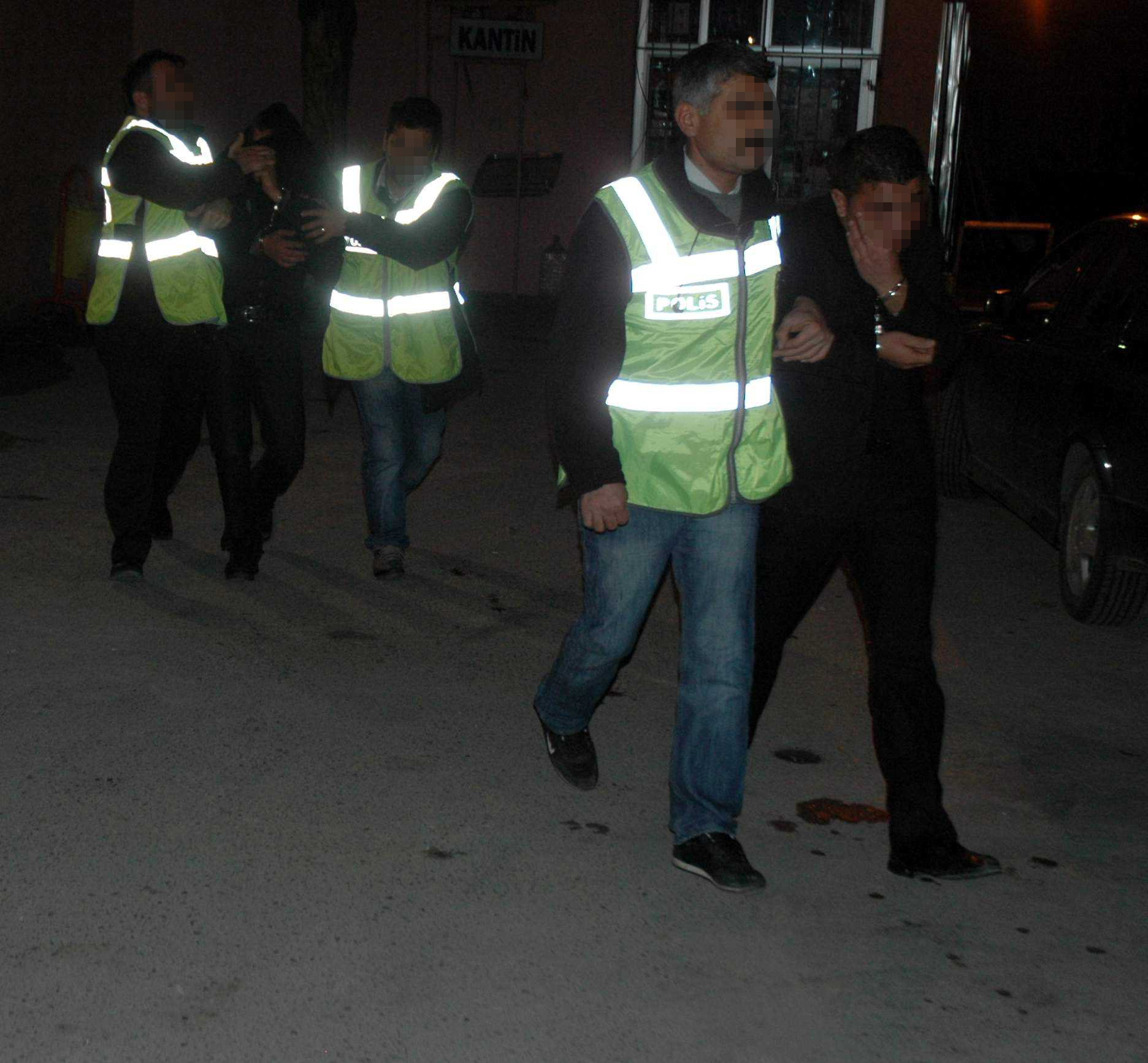 Kadınlar pazara gitti, hırsızlar eve girdi 2