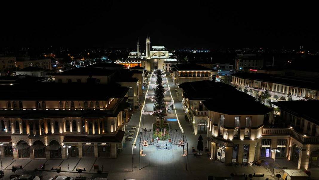 Kandiller Yandı, Hilaller Parladı: Konya Bayrama Hazır 5