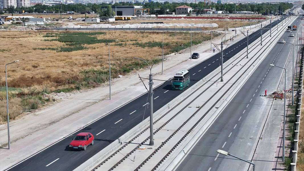 Konya'da bu yola 15 milyon lira harcandı, tramvay hattı hızlandı 10