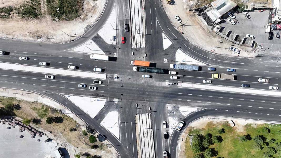 Konya'da bu yola 15 milyon lira harcandı, tramvay hattı hızlandı 6