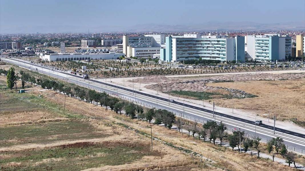 Konya'da bu yola 15 milyon lira harcandı, tramvay hattı hızlandı 8
