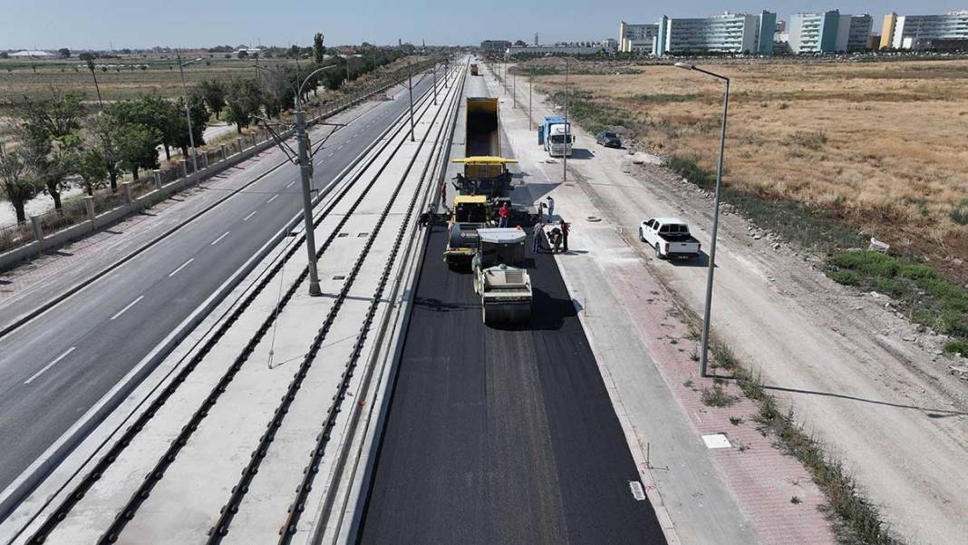 Konya'da bu yola 15 milyon lira harcandı, tramvay hattı hızlandı 9