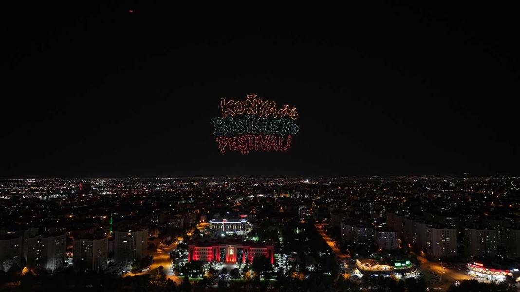 Konya'da festival coşkusu başladı! Geceyi drone ve video mapping gösterileri aydınlattı 14