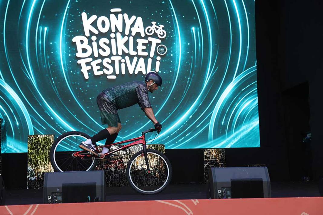 Konya'da festival coşkusu başladı! Geceyi drone ve video mapping gösterileri aydınlattı 3