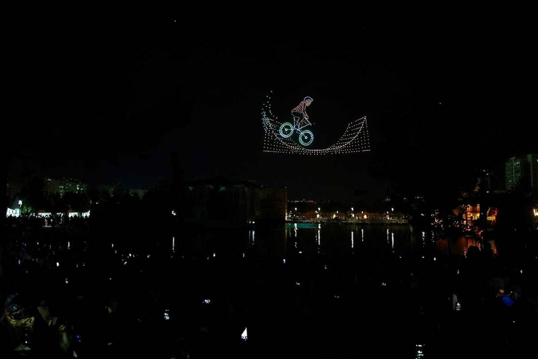 Konya'da festival coşkusu başladı! Geceyi drone ve video mapping gösterileri aydınlattı 5