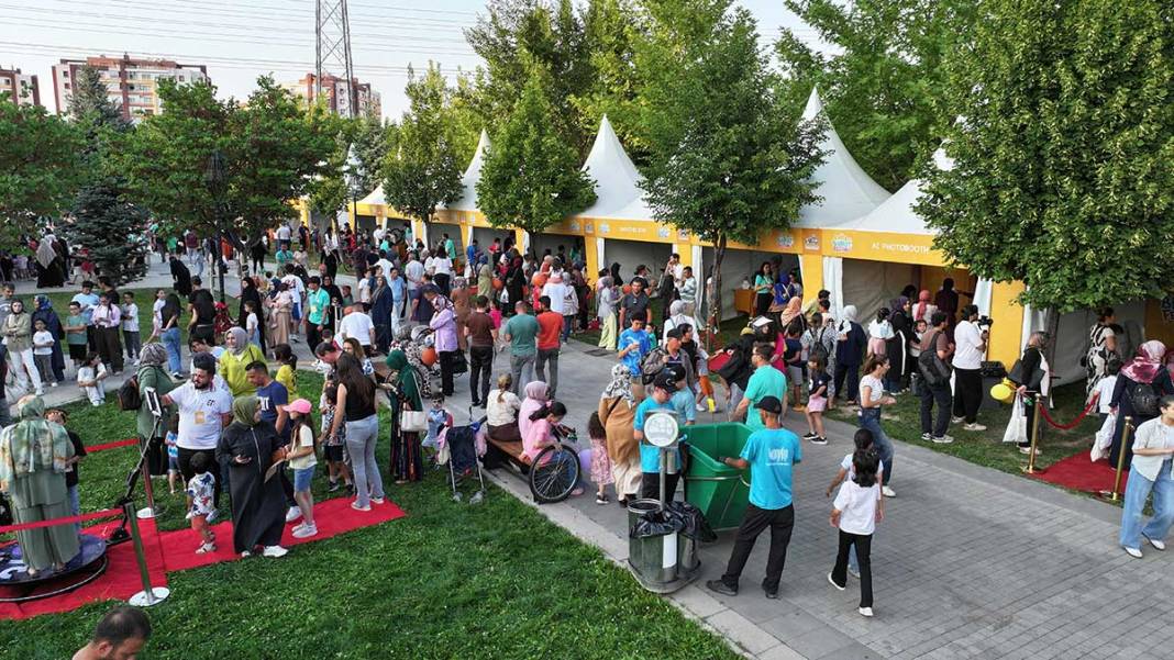 Konya'da festival coşkusu başladı! Geceyi drone ve video mapping gösterileri aydınlattı 6