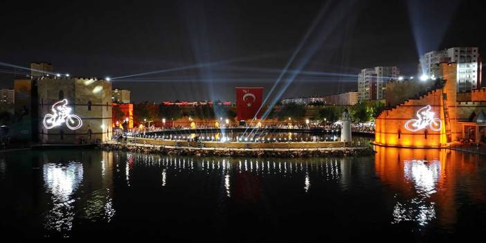 Konya'da festival coşkusu başladı! Geceyi drone ve video mapping gösterileri aydınlattı