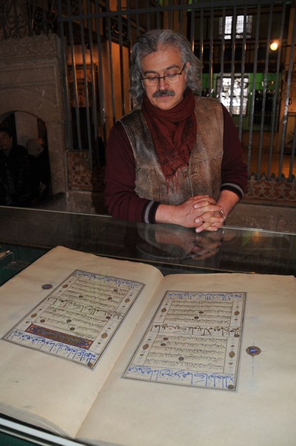 Mevlana Müzesindeki 2 santimlik Kuran-ı Kerim 6