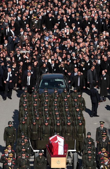 Denktaş son yolculuğuna uğurlandı 14