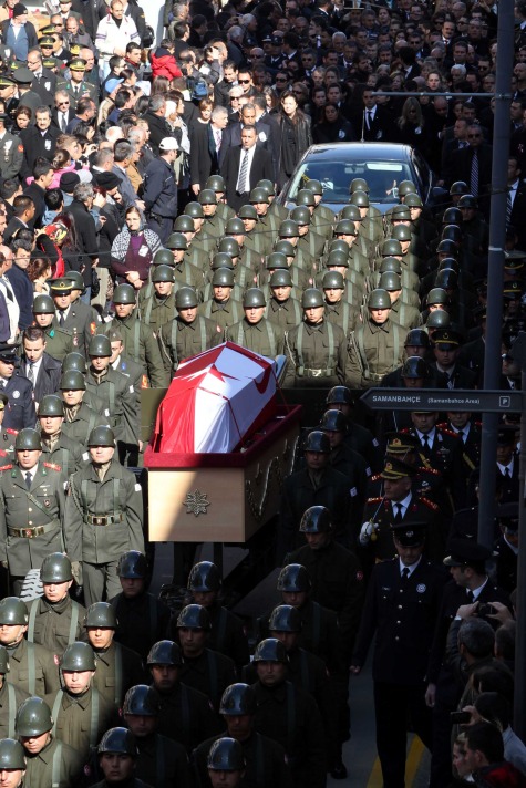 Denktaş son yolculuğuna uğurlandı 15