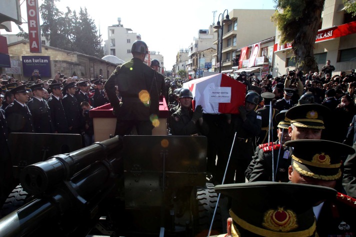 Denktaş son yolculuğuna uğurlandı 16