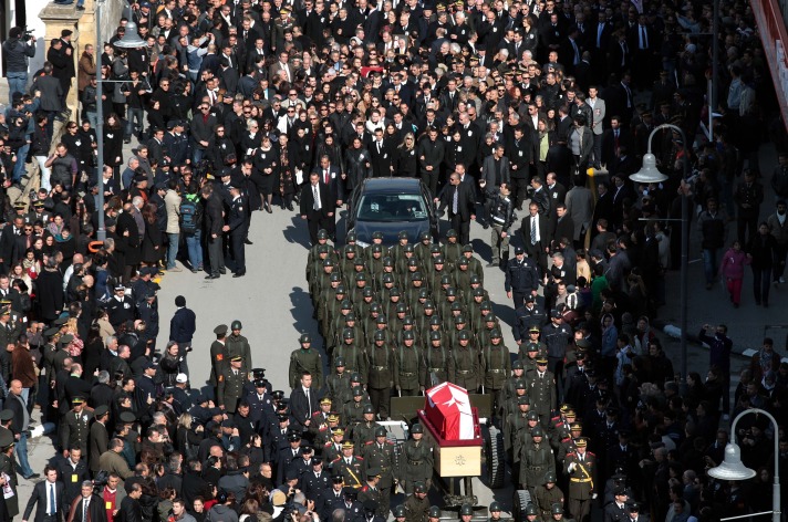 Denktaş son yolculuğuna uğurlandı 17