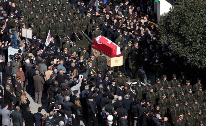 Denktaş son yolculuğuna uğurlandı 18