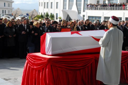 Denktaş son yolculuğuna uğurlandı 2