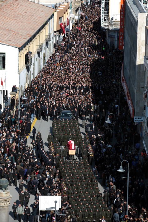 Denktaş son yolculuğuna uğurlandı 23