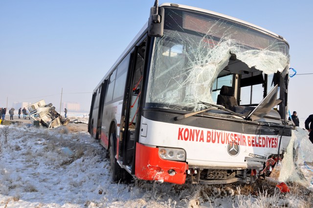 Konyada feci kaza: 5 ölü 19