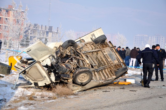 Konyada feci kaza: 5 ölü 27