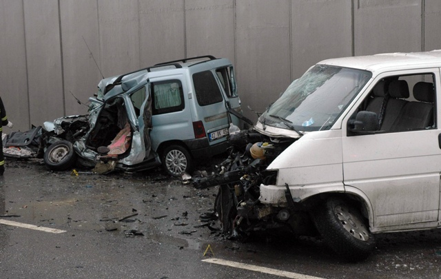 Konyada trafik kazası: 2 ölü, 5 yaralı 3