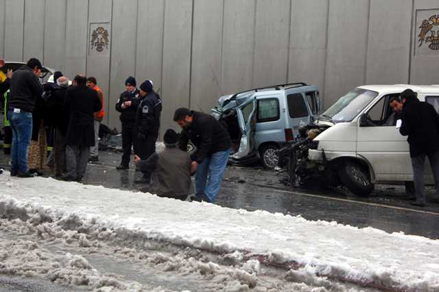 Konyada trafik kazası: 2 ölü, 5 yaralı 6