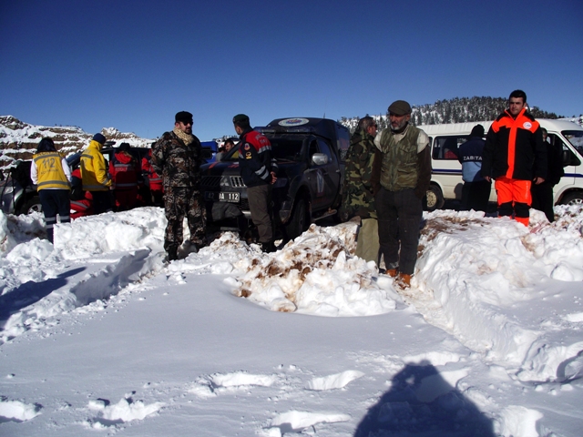 Çığın altından yaşama uzanan azim dolu mücadele 2