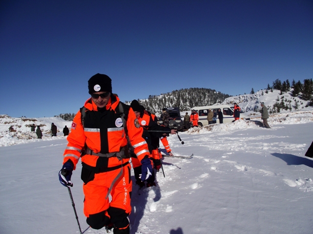 Çığın altından yaşama uzanan azim dolu mücadele 3
