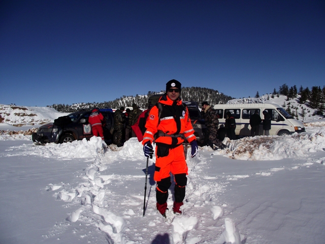 Çığın altından yaşama uzanan azim dolu mücadele 6