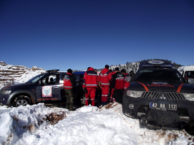 Çığın altından yaşama uzanan azim dolu mücadele 9