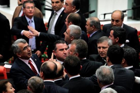 Kapalı oturumda kavga çıktı 13