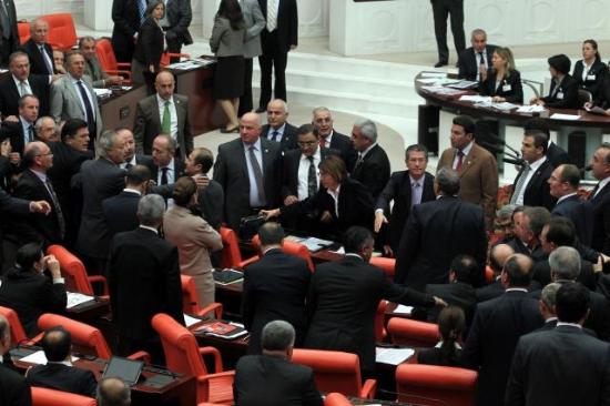 Kapalı oturumda kavga çıktı 6
