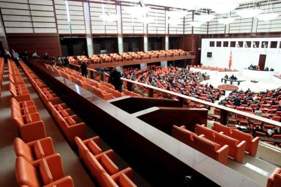 Kapalı oturumda kavga çıktı 8