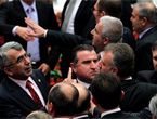 Kapalı oturumda kavga çıktı