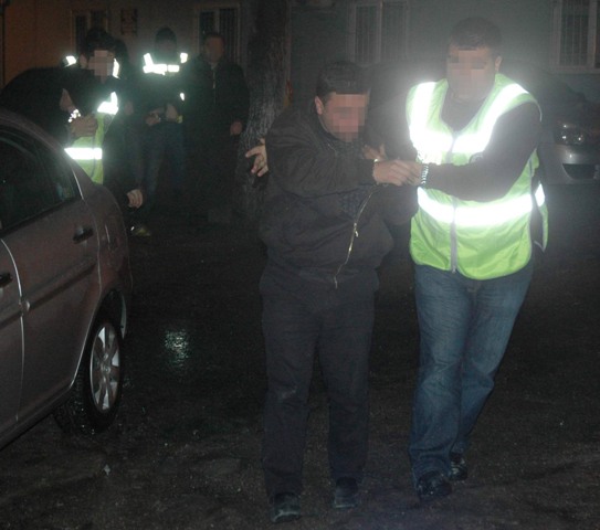 Altınları tarlaya sakladılar ama yakalandılar 1