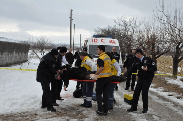 Öldürüp evinin önüne attılar 7