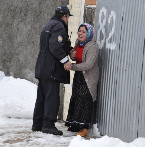 Öldürüp evinin önüne attılar 8