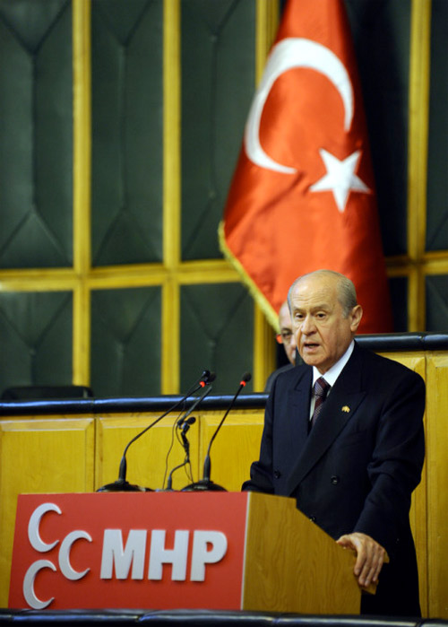 Bahçeli açtı ağzını, yumdu gözünü! 	 1
