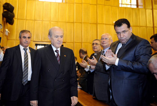 Bahçeli açtı ağzını, yumdu gözünü! 	 4