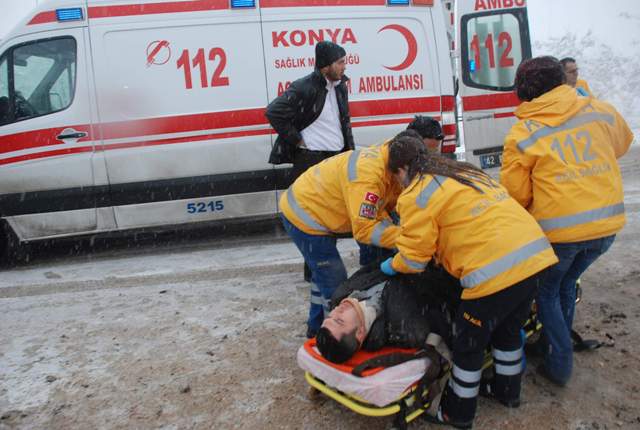 Otobüs devrildi: 1 ölü, 23 yaralı 10