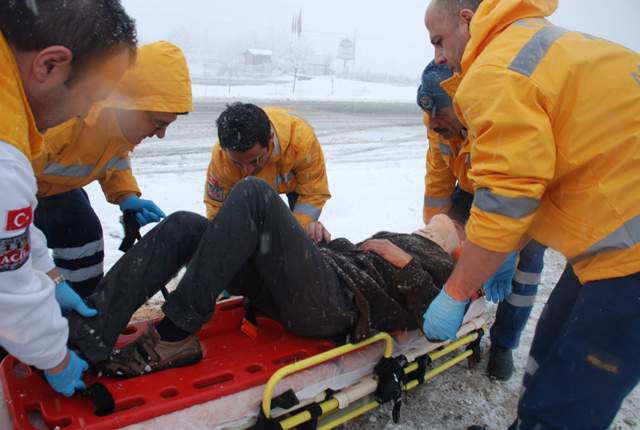 Otobüs devrildi: 1 ölü, 23 yaralı 6